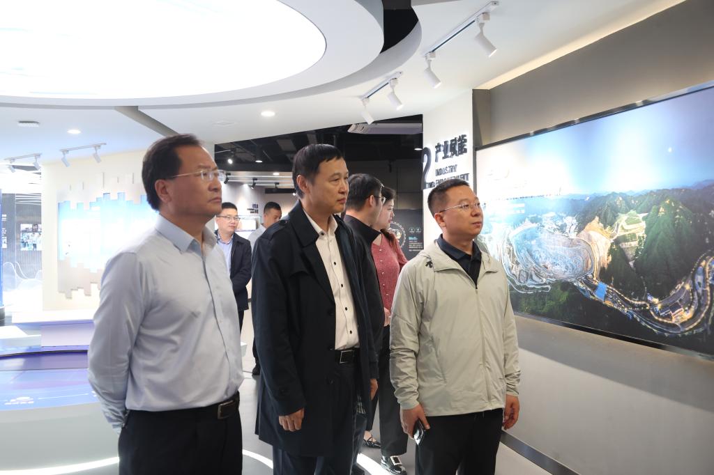 20250924-中国工业经济联合会李子源主任一行来ty8天游平台登录集团调研指导.JPG