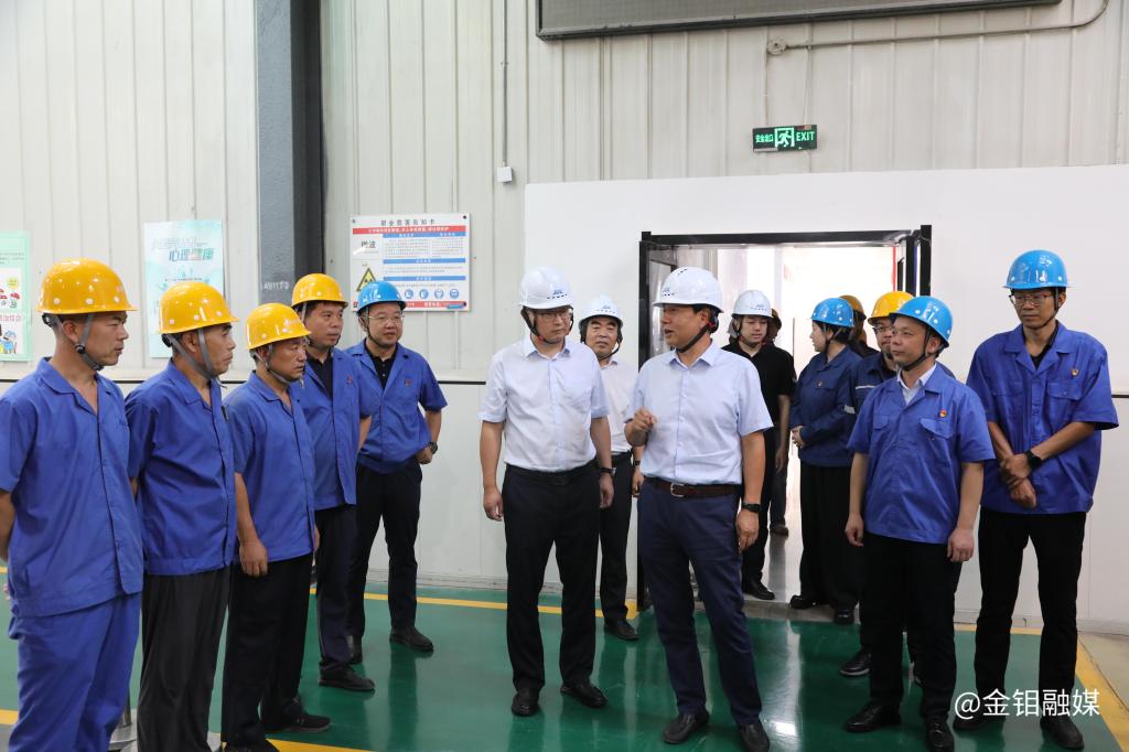 20250729-陕西有色金属集团工会常务副主席张继祥到ty8天游平台登录股份化学分公司“送清凉” (1).JPG 20250729-陕西有色金属集团工会常务副主席张继祥到ty8天游平台登录股份化学分公司“送清凉” (1).JPG