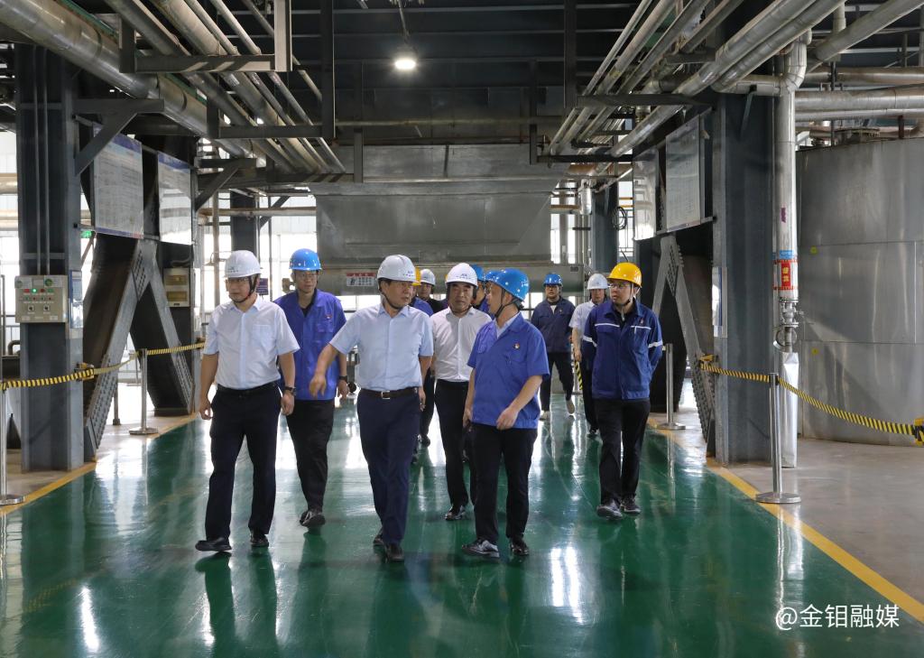 20250729-陕西有色金属集团工会常务副主席张继祥到ty8天游平台登录股份化学分公司“送清凉” (2).jpg 20250729-陕西有色金属集团工会常务副主席张继祥到ty8天游平台登录股份化学分公司“送清凉” (2).jpg